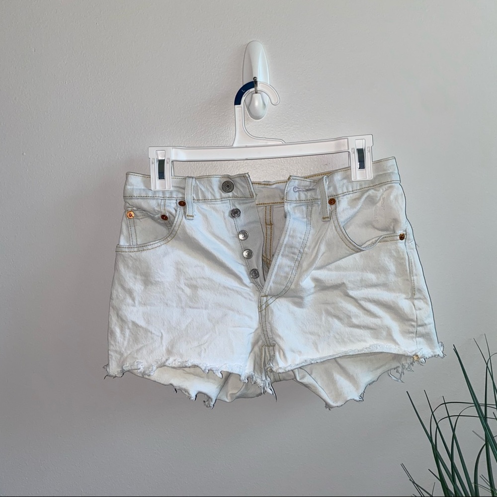 Levis light wash 501 shorts sz25